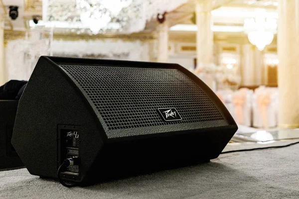 Floor Standing Peavey Sound Monitor Stands Stage Event Hall Almaty — Foto Stock