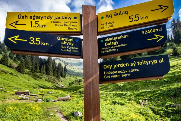 Signpost Written Kazakh Russian English Various Hiking Trails Almaty Mountains — Stockfoto