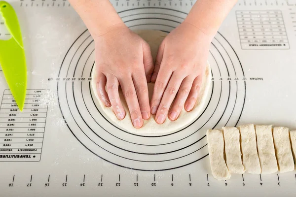 Top view of the cooking process on a silicone baking mat with markings and tips for ease of use.
