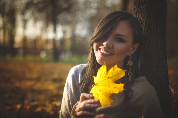 Portrait Young Central Asian Woman Yellow Maple Leaf Her Hands — Stock fotografie