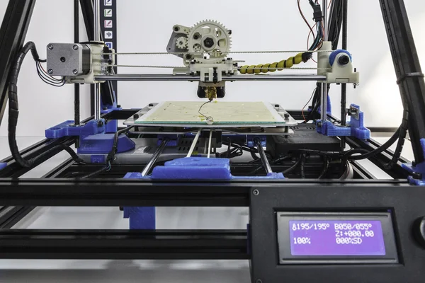 3D принтер в действии Лицензионные Стоковые Изображения