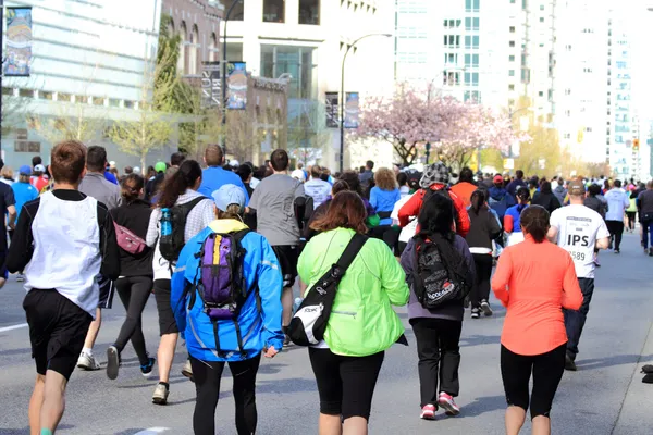 2013 Vancouver Sun Run Participants Running Away — Stock Photo, Image