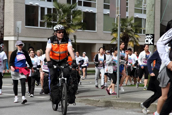 Vancouver sun kör ambulans — Stockfoto