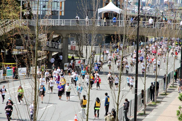 Approcahing the Finish Line of 2013 Vancouver Sun Run — Stock Photo, Image