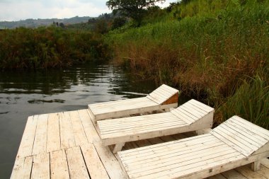 rustik ahşap lake şezlong