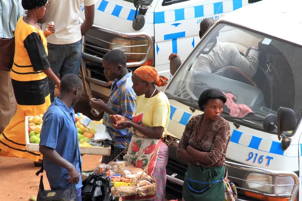 Kauf und Verkauf von Waren in Uganda — Stockfoto