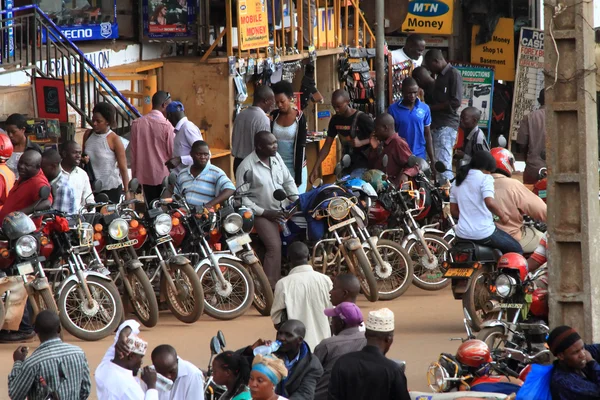 Esperando taxis de motocicletas en la calle Fotos de stock libres de derechos