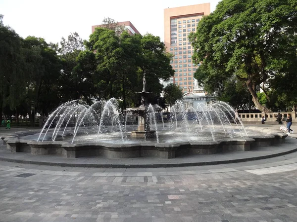 Mexico City, CDMX, Mexico, Out 11, 07, 2022, Alameda Central Park Çeşmesi