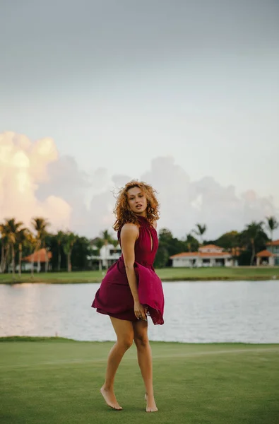 Linda Dançarina Menina Passeio Clube Golfe Uma Ilha Tropical República — Fotografia de Stock