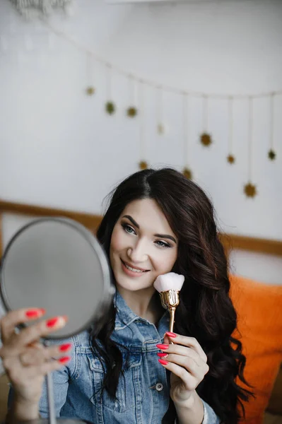 Cute Curly Brunette Denim Jacket Posing Laughing Beauty Salon Advertisement — Stock Photo, Image