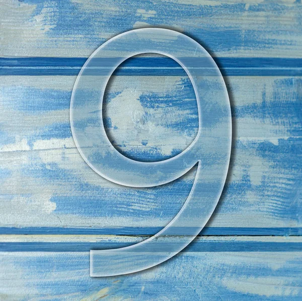 Numero nove su sfondo di legno blu foto — Foto Stock
