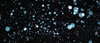 Arka planda bulanık kar taneleri. Kar yağışı efekti için resmi üstüste koy.