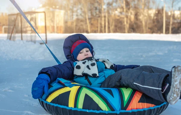 Happy Child His Mother Tubing Park Slide Fun Winter Weekend — Fotografia de Stock