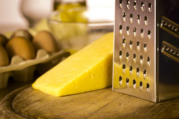 Pozadí sýr struhadlo — Stockfoto