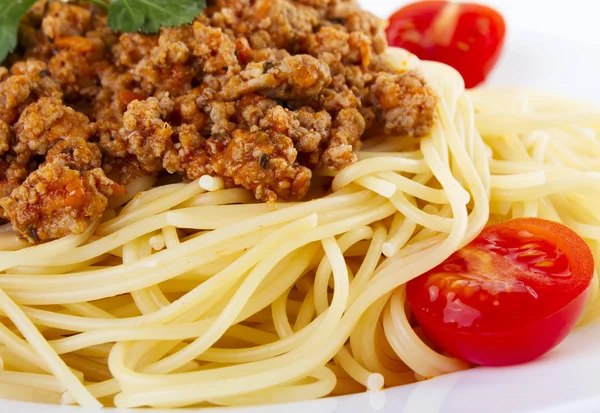 Spaghetti Bologne auf weißem Teller — Stockfoto