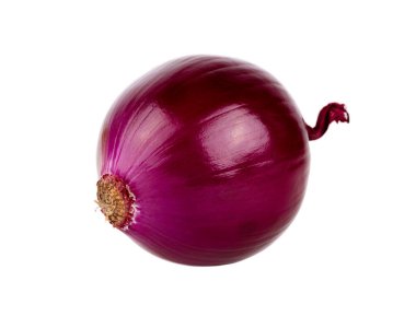 Beyaz arka planda saf kırmızı soğan izole edilmiş.