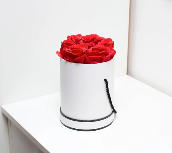 Red Roses Luxury Present Box Bedside Tables Bouquet Flowers Paper — Stock Photo, Image