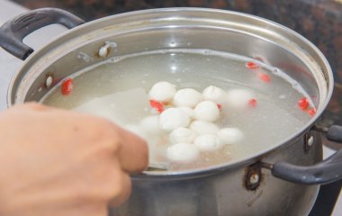Bahar Şenliği için gerekli yemekleri gibi muhallebi tutkal