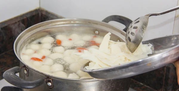 bir bahar festivali için gerekli yemekleri