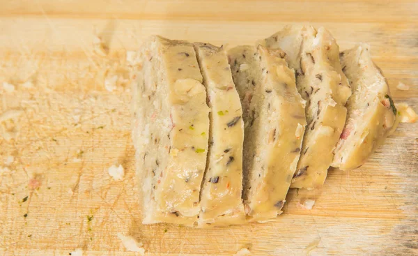 patates kuih üzerinde kesme blok