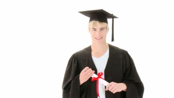 Adolescente cara comemorando graduação — Vídeo de Stock