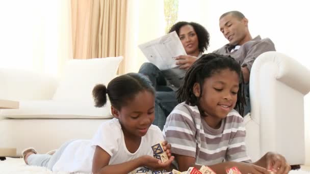 Afro-American siblings playing with cube toys at home — Stock Video