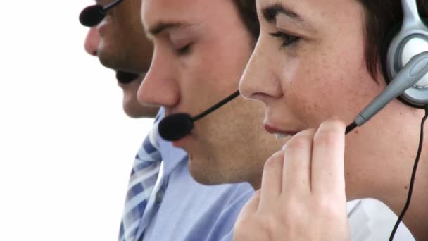 Negocio concentrado trabajando en un call center — Vídeo de stock