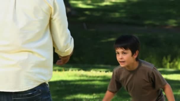 Father playing with his son with a soccer ball — Stock Video