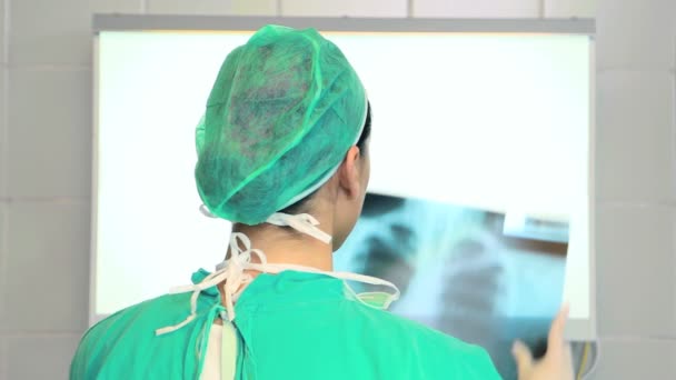 Female doctor looking at x-rays — Stock Video