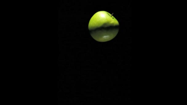 Grönt äpple roterande — Stockvideo
