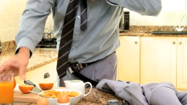 Businessman in kitchen getting dressed quickly — Stock Video