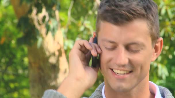 Young man phoning — Stock Video