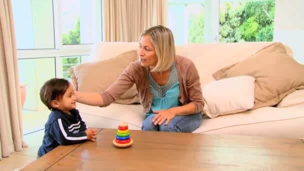 Mother and baby playing with toys — Stockvideo