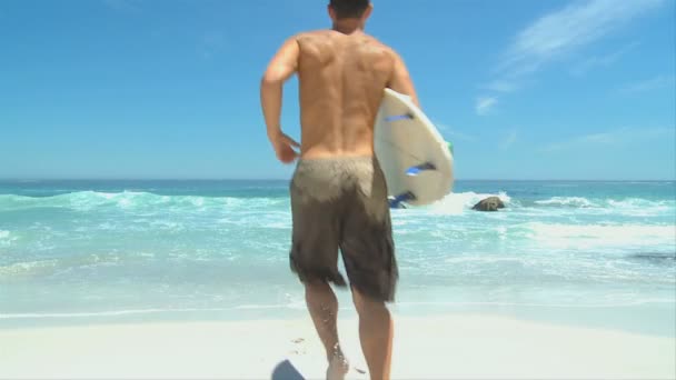 Man posing with surfboard in front of the sea — Stock Video