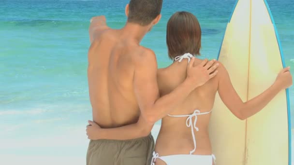 Cute couple with surf board — Stock Video