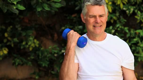 Mature man doing exercise with dumbbells — Stock Video