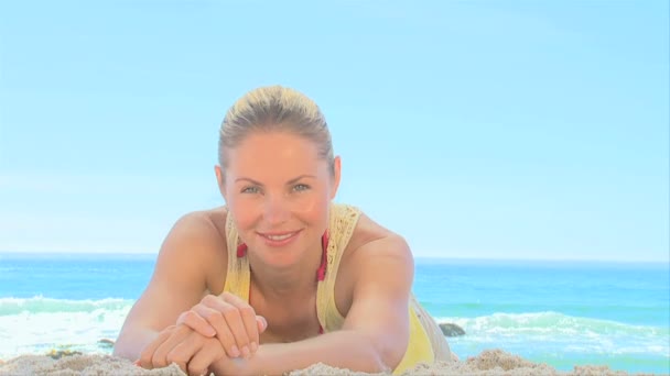 Blonde woman lying on the sand — Stock Video