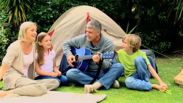 Familia cantando juntos — Vídeos de Stock