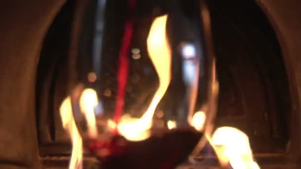 Wein einschenken — Stockvideo