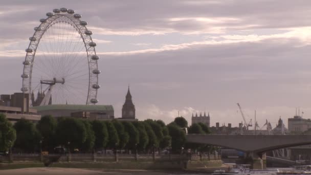 London city ve thames Nehri — Stok video
