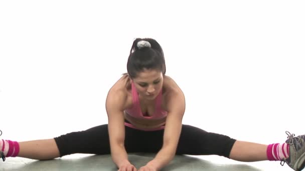 Mujer haciendo ejercicio en el gimnasio — Vídeos de Stock