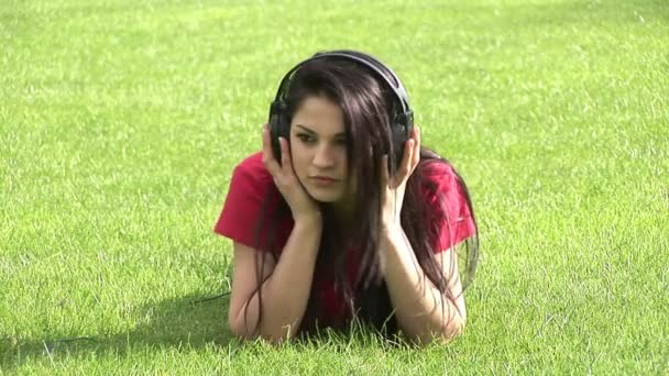 Stock Video - Woman Listening to Music — Stock Video