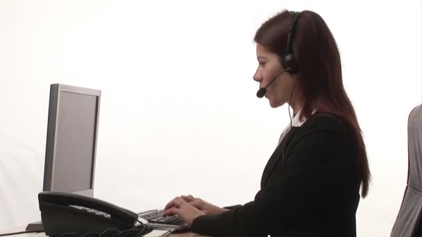 コンピュータに入力する女性 — ストック動画