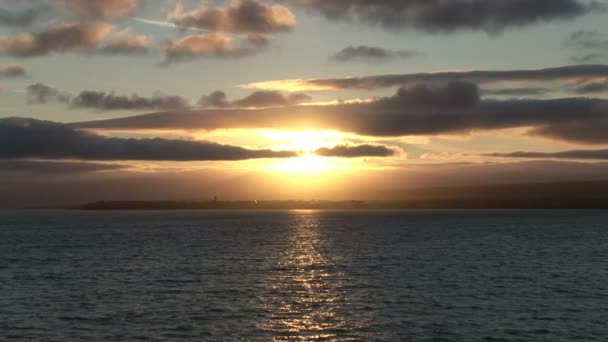 Zonsondergang in de buurt van lahinch in Ierland — Stockvideo