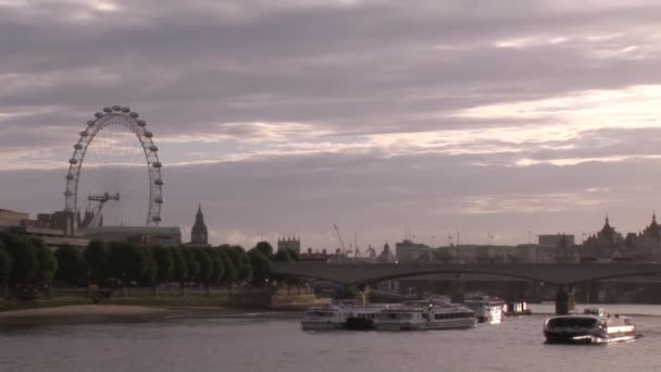 Londen city en thames rive — Stockvideo