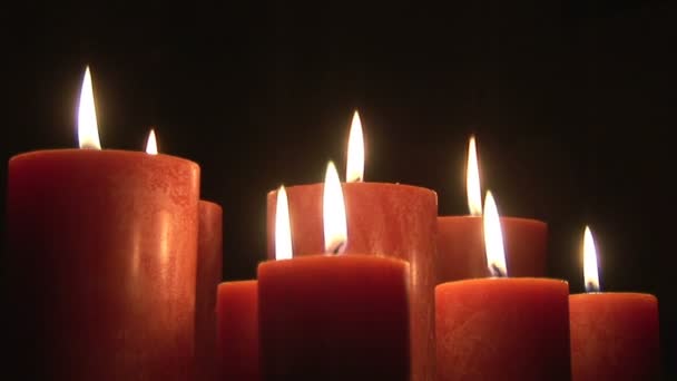 Archivaufnahmen einer brennenden Kerze — Stockvideo