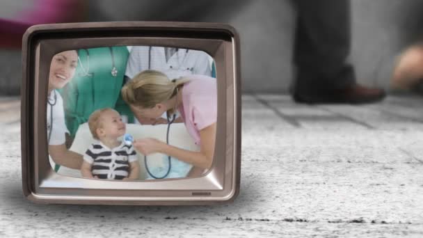 Абстрактная медицинская концепция на телевидении — стоковое видео