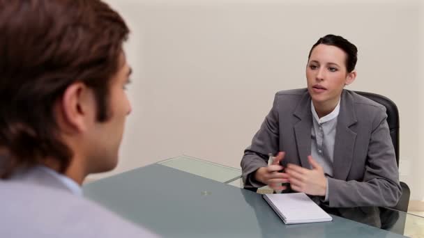 Young woman interviewing a man — Stock Video