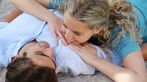 video-muzhchini-s-zhenshinoy-grudyu-video-vnutr-rot-podborki