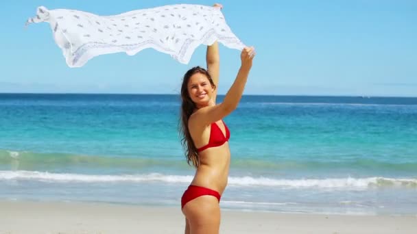 Brunette raising a sarong — Stock Video